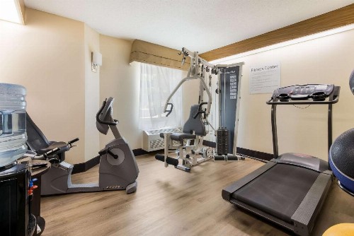 Sleep Inn Airport Sioux Falls - image 26