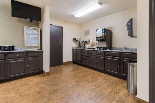 Sleep Inn Airport Sioux Falls - image 27