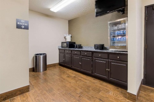 Sleep Inn Airport Sioux Falls - image 28