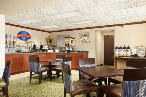 Baymont by Wyndham Sioux Falls - image 11