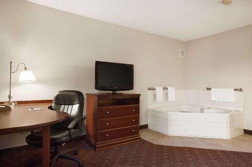Baymont by Wyndham Sioux Falls - image 8
