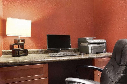 Baymont by Wyndham Sioux Falls - image 9