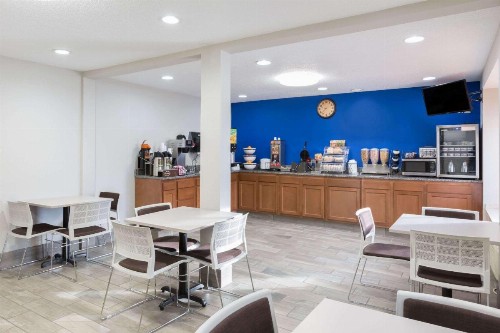 Microtel Inn & Suites by Wyndham Sioux Falls - image 2