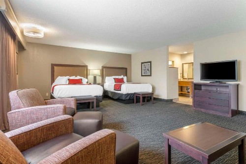 Best Western Plus Ramkota Hotel - image 12