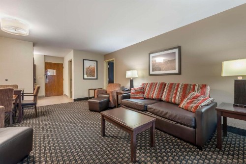 Best Western Plus Ramkota Hotel - image 18
