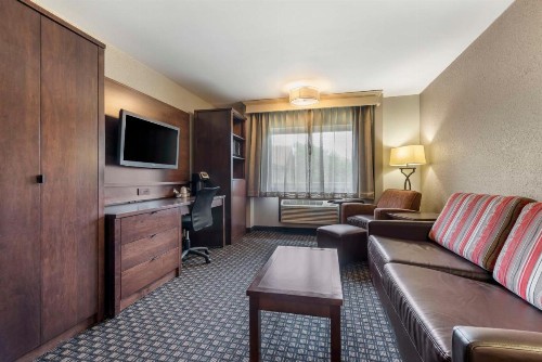 Best Western Plus Ramkota Hotel - image 19