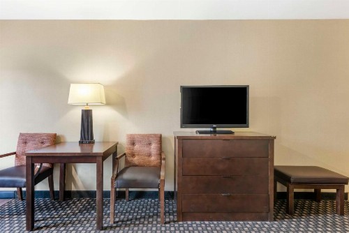 Best Western Plus Ramkota Hotel - image 22