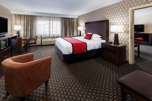 Best Western Plus Ramkota Hotel - image 28