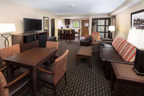 Best Western Plus Ramkota Hotel - image 35