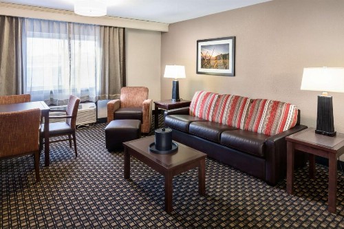 Best Western Plus Ramkota Hotel - image 36