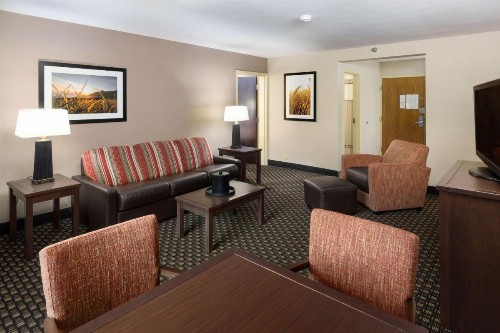 Best Western Plus Ramkota Hotel - image 37