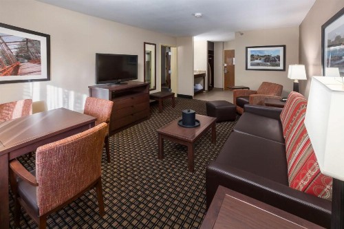 Best Western Plus Ramkota Hotel - image 39