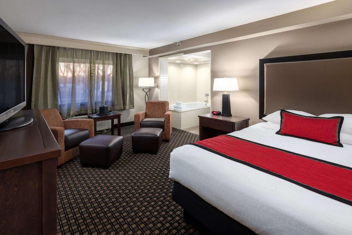 Best Western Plus Ramkota Hotel - image 4