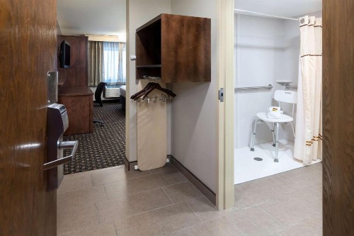 Best Western Plus Ramkota Hotel - image 42