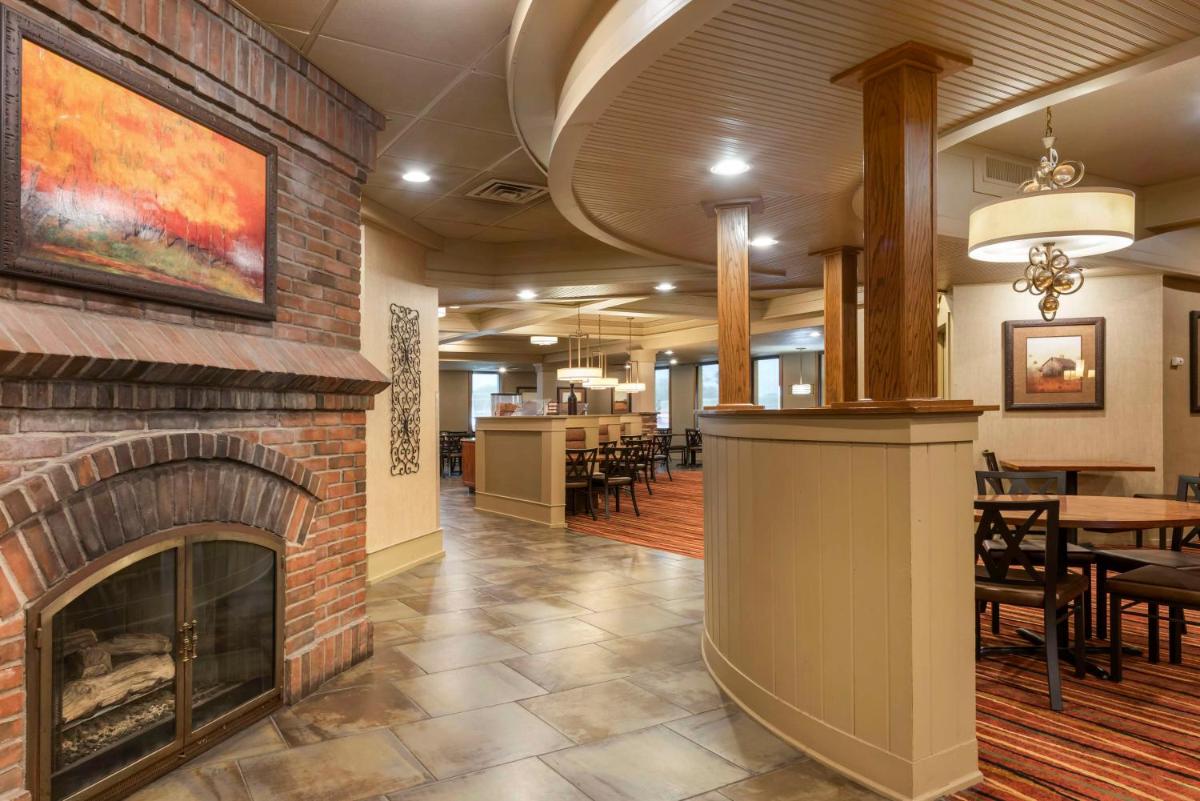Best Western Plus Ramkota Hotel - image 5