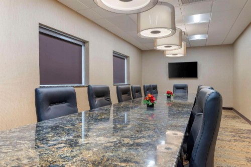 Best Western Plus Ramkota Hotel - image 9