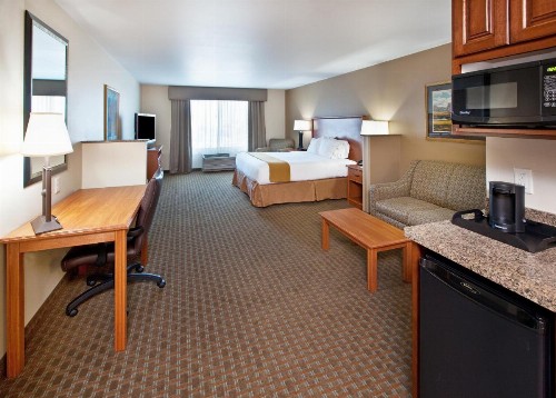 Holiday Inn Express & Suites Sioux Falls Southwest an IHG Hotel - image 10