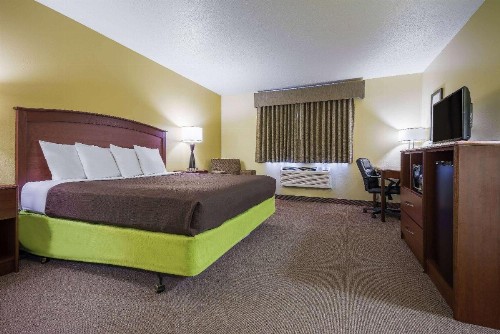 AmericInn by Wyndham Sioux Falls - image 28