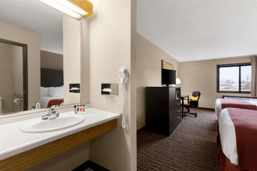 Baymont by Wyndham Sioux Falls North I-29 and Russell Street - image 13