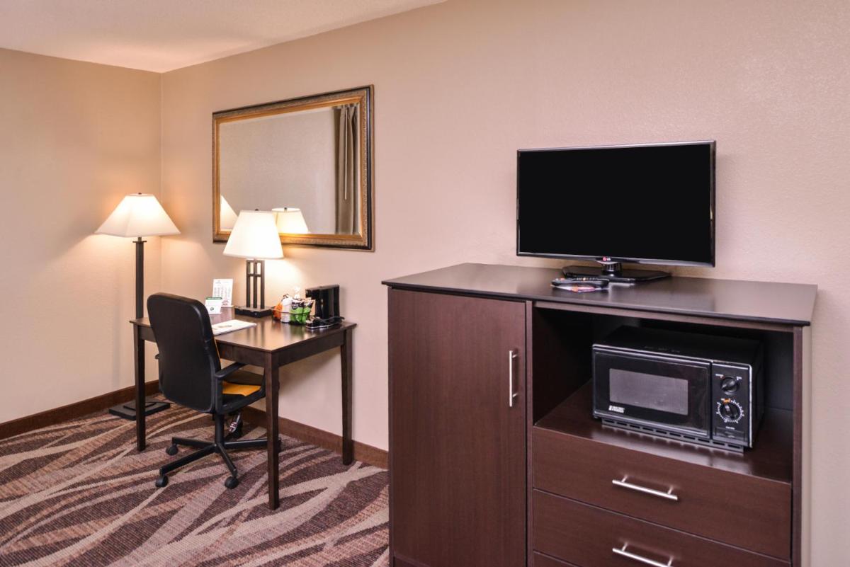 Baymont by Wyndham Sioux Falls North I-29 and Russell Street - image 3