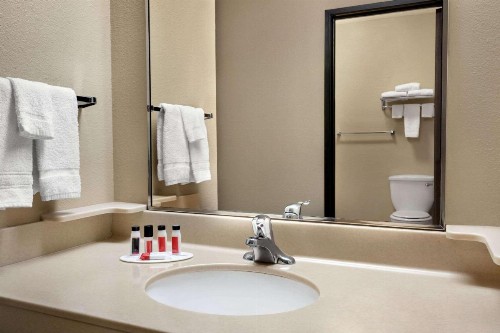 Baymont by Wyndham Sioux Falls North I-29 and Russell Street - image 7