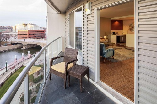 Hilton Garden Inn Sioux Falls Downtown - image 23