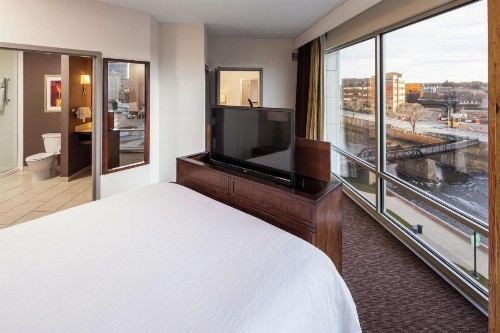 Hilton Garden Inn Sioux Falls Downtown - image 29