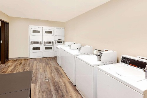 WoodSpring Suites Sioux Falls - image 10