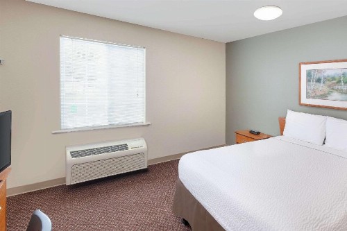 WoodSpring Suites Sioux Falls - image 16