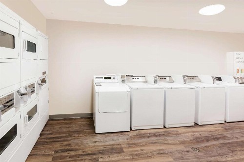 WoodSpring Suites Sioux Falls - image 2