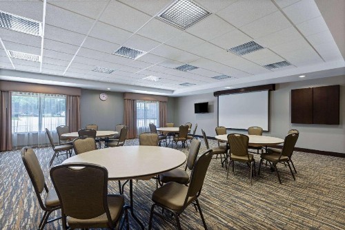 La Quinta by Wyndham Sioux Falls - image 16