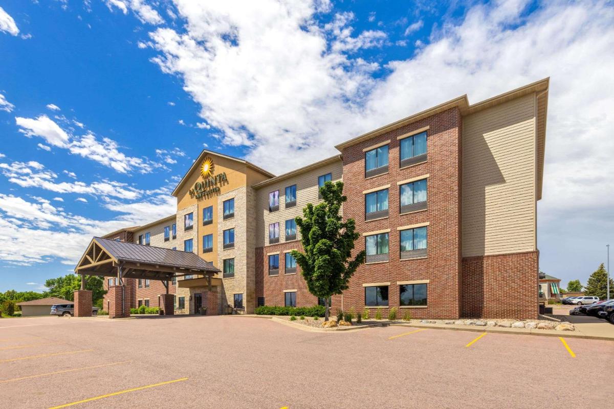 La Quinta by Wyndham Sioux Falls - image 2