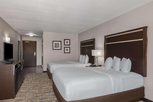 La Quinta by Wyndham Sioux Falls - image 24