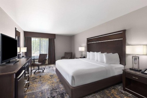 La Quinta by Wyndham Sioux Falls - image 26