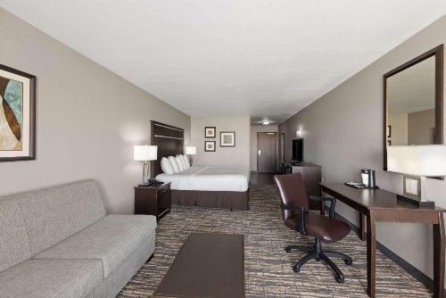 La Quinta by Wyndham Sioux Falls - image 29