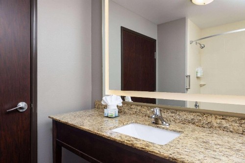 La Quinta by Wyndham Sioux Falls - image 39