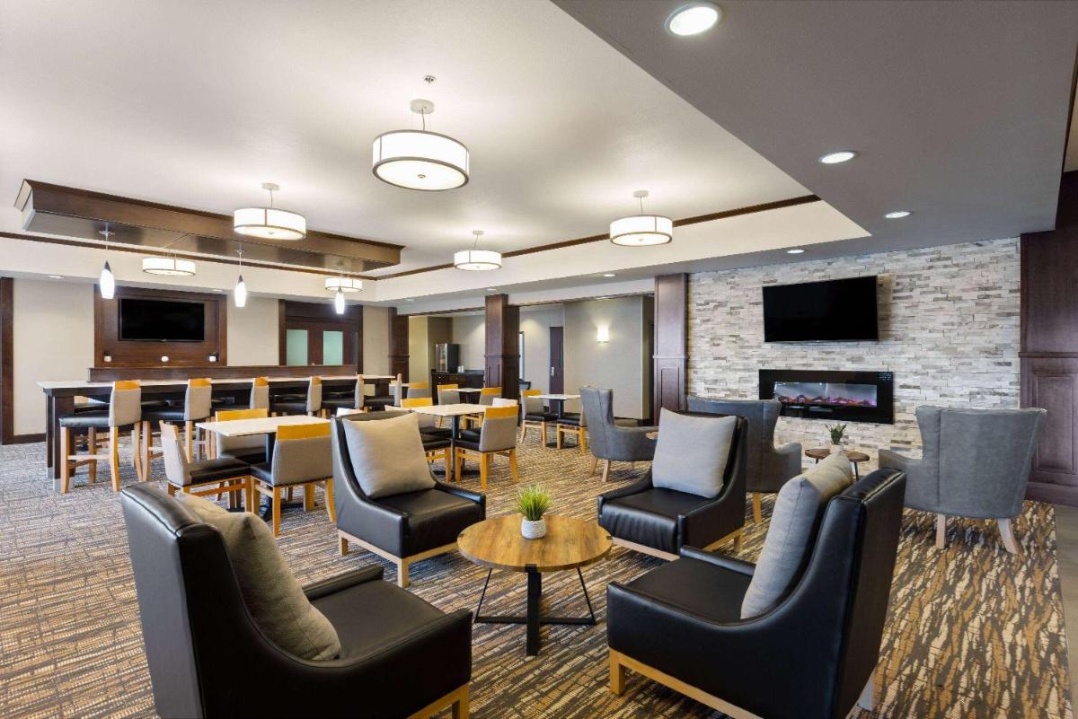 La Quinta by Wyndham Sioux Falls - image 4