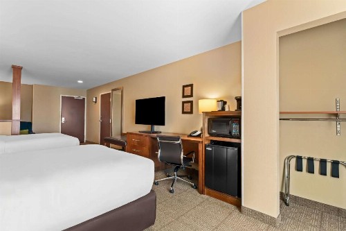 Comfort Inn & Suites Avera Southwest - image 10