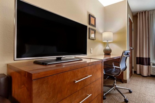Comfort Inn & Suites Avera Southwest - image 46