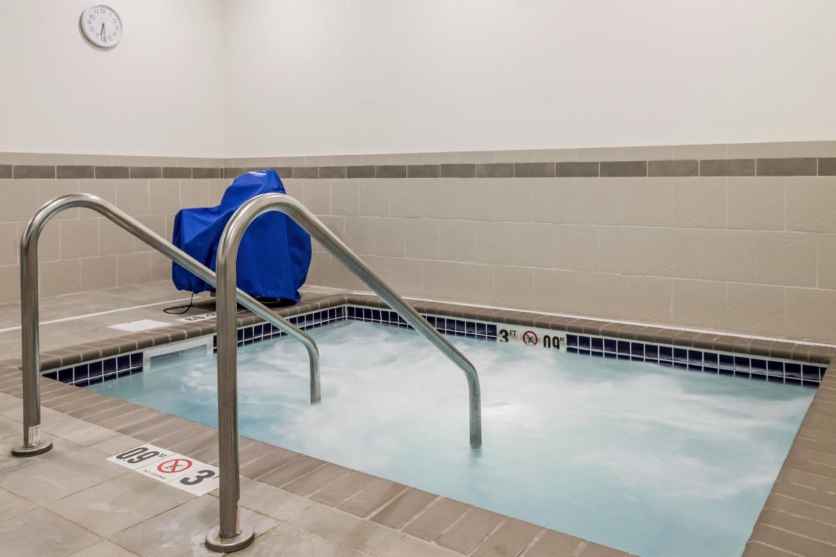 Comfort Inn & Suites Avera Southwest - image 7