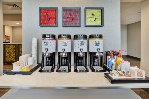 Hampton Inn & Suites By Hilton Southwest Sioux Falls - image 11