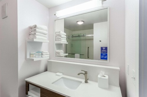 Hampton Inn & Suites By Hilton Southwest Sioux Falls - image 20
