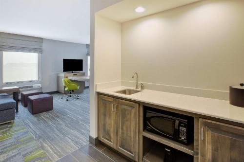 Hampton Inn & Suites By Hilton Southwest Sioux Falls - image 23