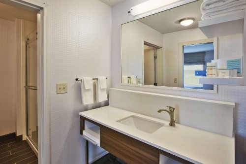 Hampton Inn & Suites By Hilton Southwest Sioux Falls - image 32