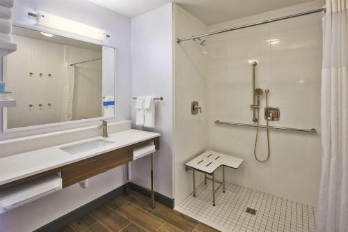 Hampton Inn & Suites By Hilton Southwest Sioux Falls - image 33