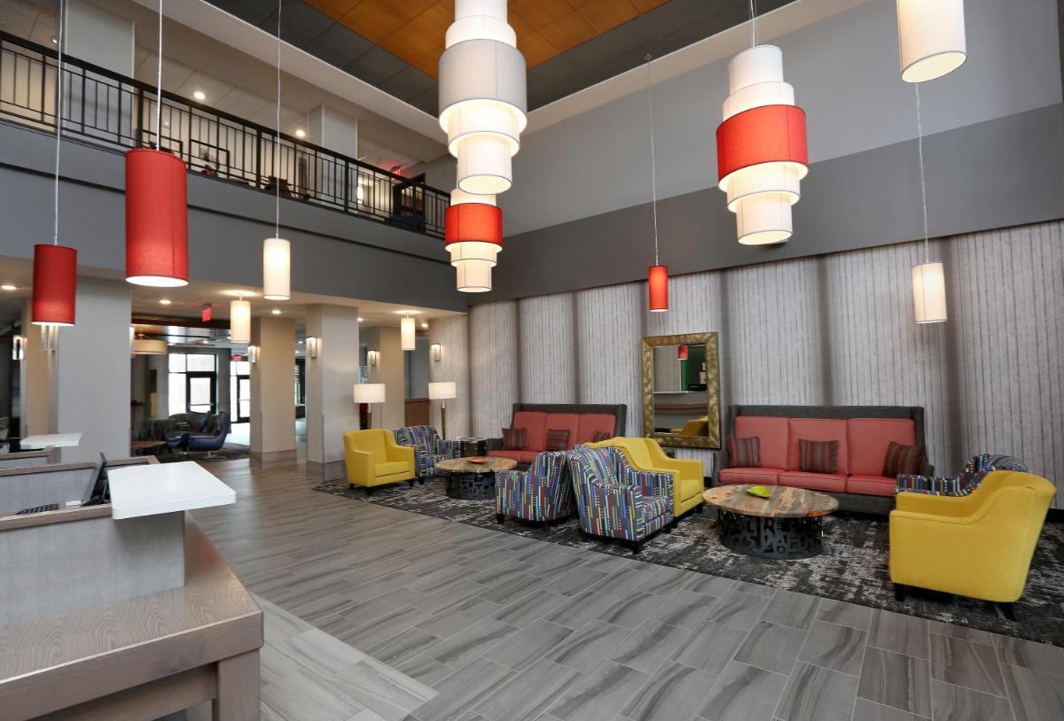 Holiday Inn Hotel & Suites Sioux Falls - Airport an IHG Hotel - image 2