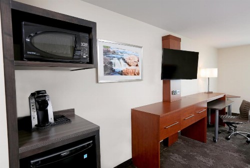 Holiday Inn Hotel & Suites Sioux Falls - Airport an IHG Hotel - image 23