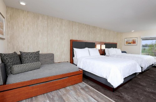 Holiday Inn Hotel & Suites Sioux Falls - Airport an IHG Hotel - image 26