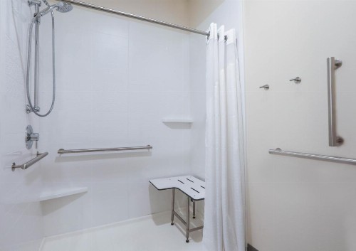 Holiday Inn Hotel & Suites Sioux Falls - Airport an IHG Hotel - image 40