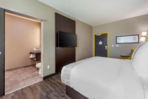 GLo Best Western Dawley Farms In Sioux Falls - image 11